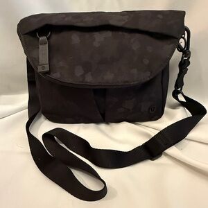 Lululemon All Night Festival Bag Black/grey camo 5L Crossbody Bag